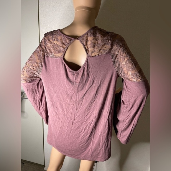𝅺torrid size 1 Super Soft Lace Inset Bell Sleeve Top - Picture 5 of 6